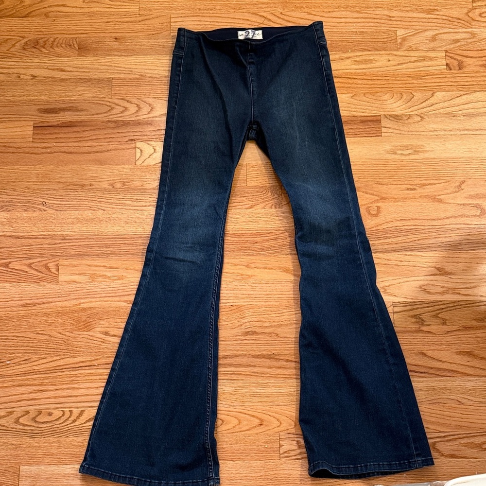 We The Free Indigo Flare Jeans. Pull on